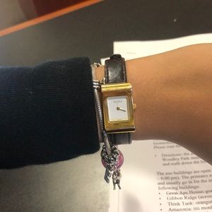 GUCCI 2300L GOLD WATCH